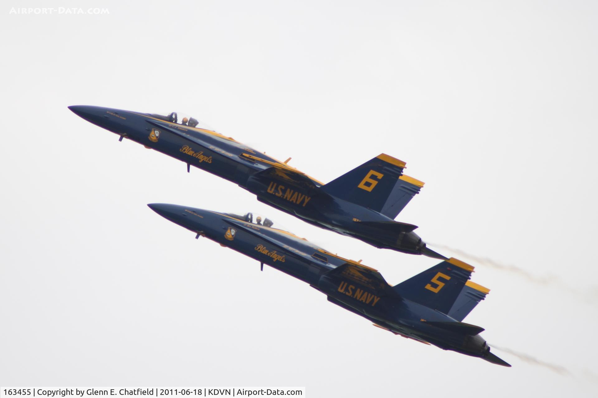163455, 1988 McDonnell Douglas F/A-18C Hornet C/N 0669/C022, Quad Cities Air show. 163455 is #6
