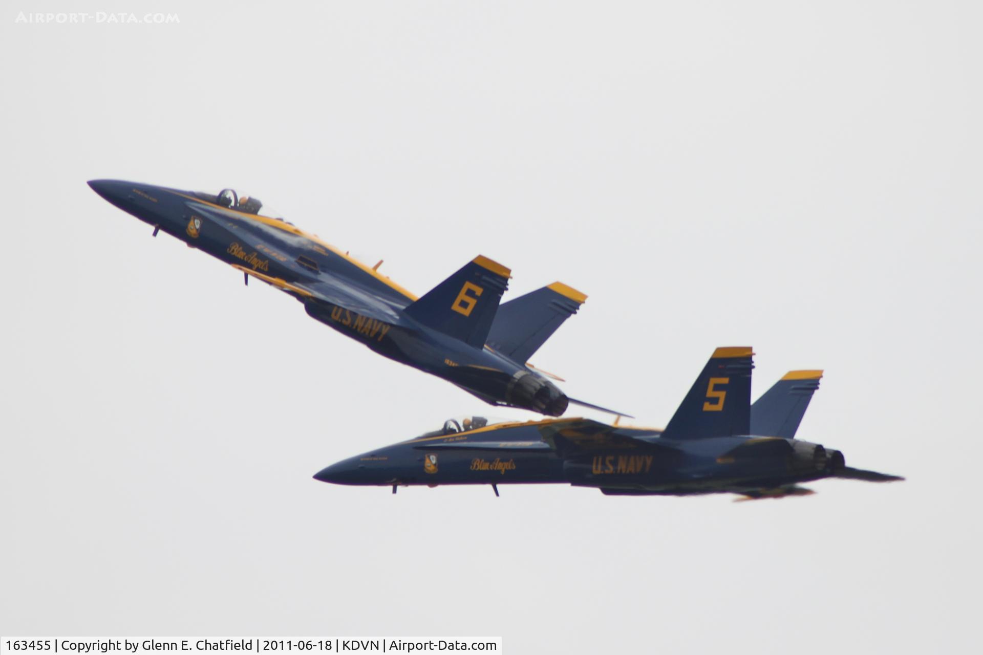 163455, 1988 McDonnell Douglas F/A-18C Hornet C/N 0669/C022, Quad Cities Air show. 163455 is #6