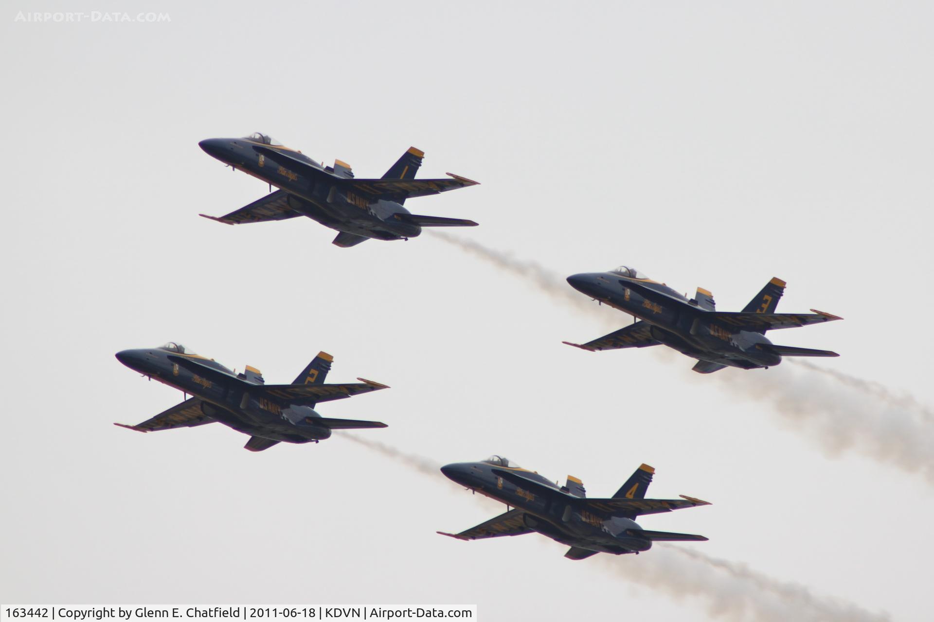 163442, 1987 McDonnell Douglas F/A-18C Hornet C/N 0645/C013, Quad Cities Air show. 163455 is #3