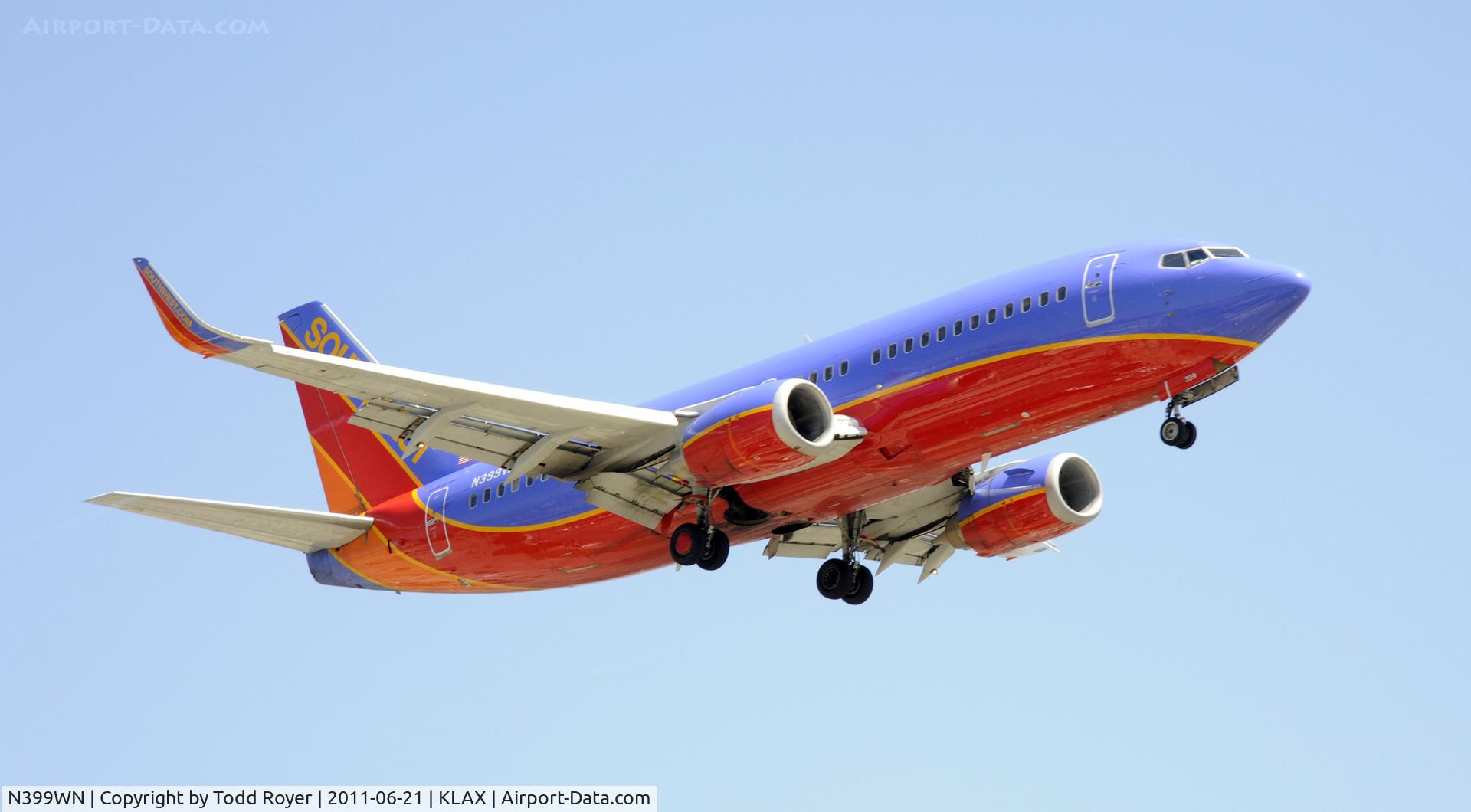 N399WN, 1995 Boeing 737-3H4 C/N 27693, Landing at LAX