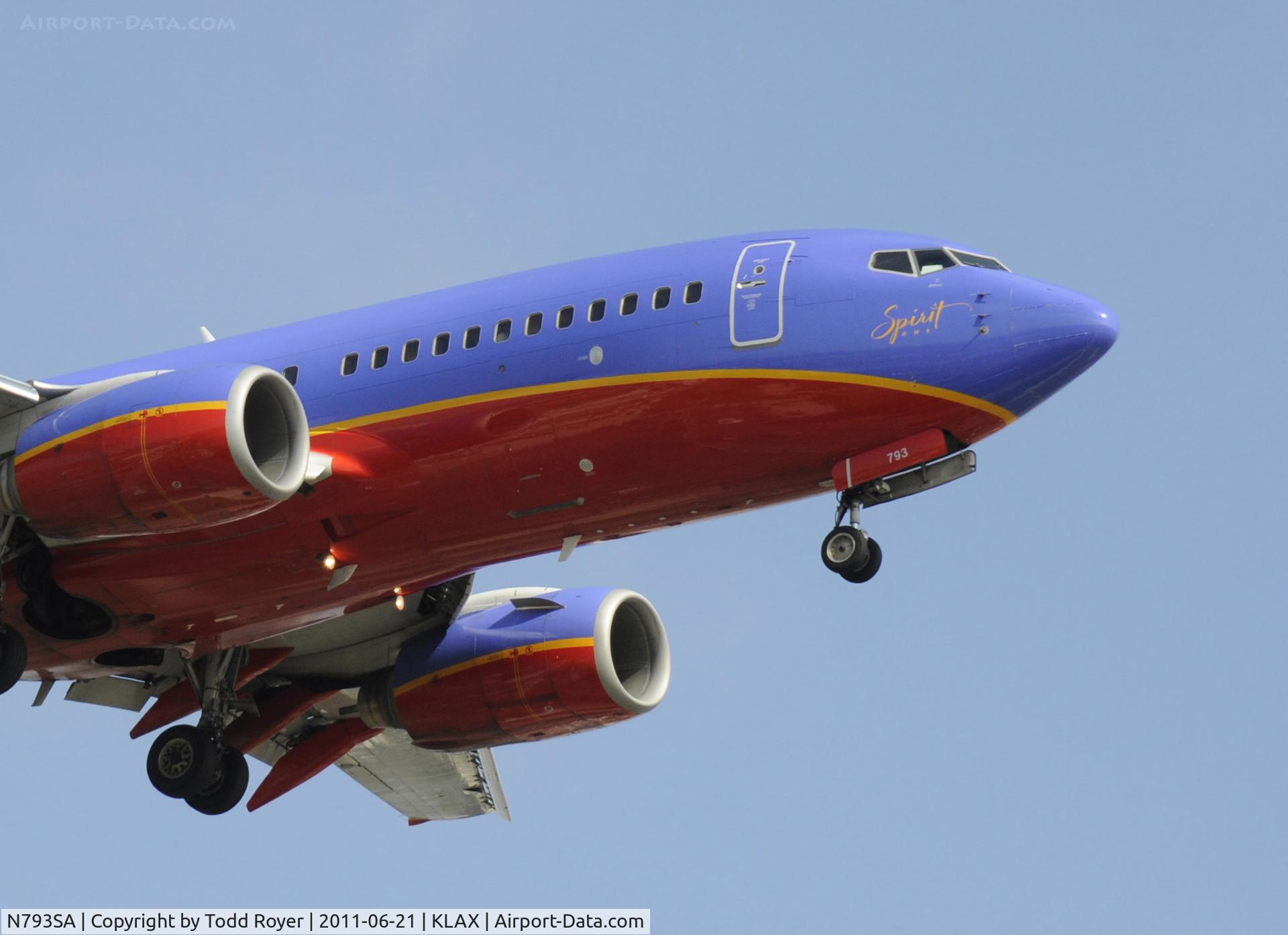 N793SA, 2001 Boeing 737-7H4 C/N 27888, Landing at LAX