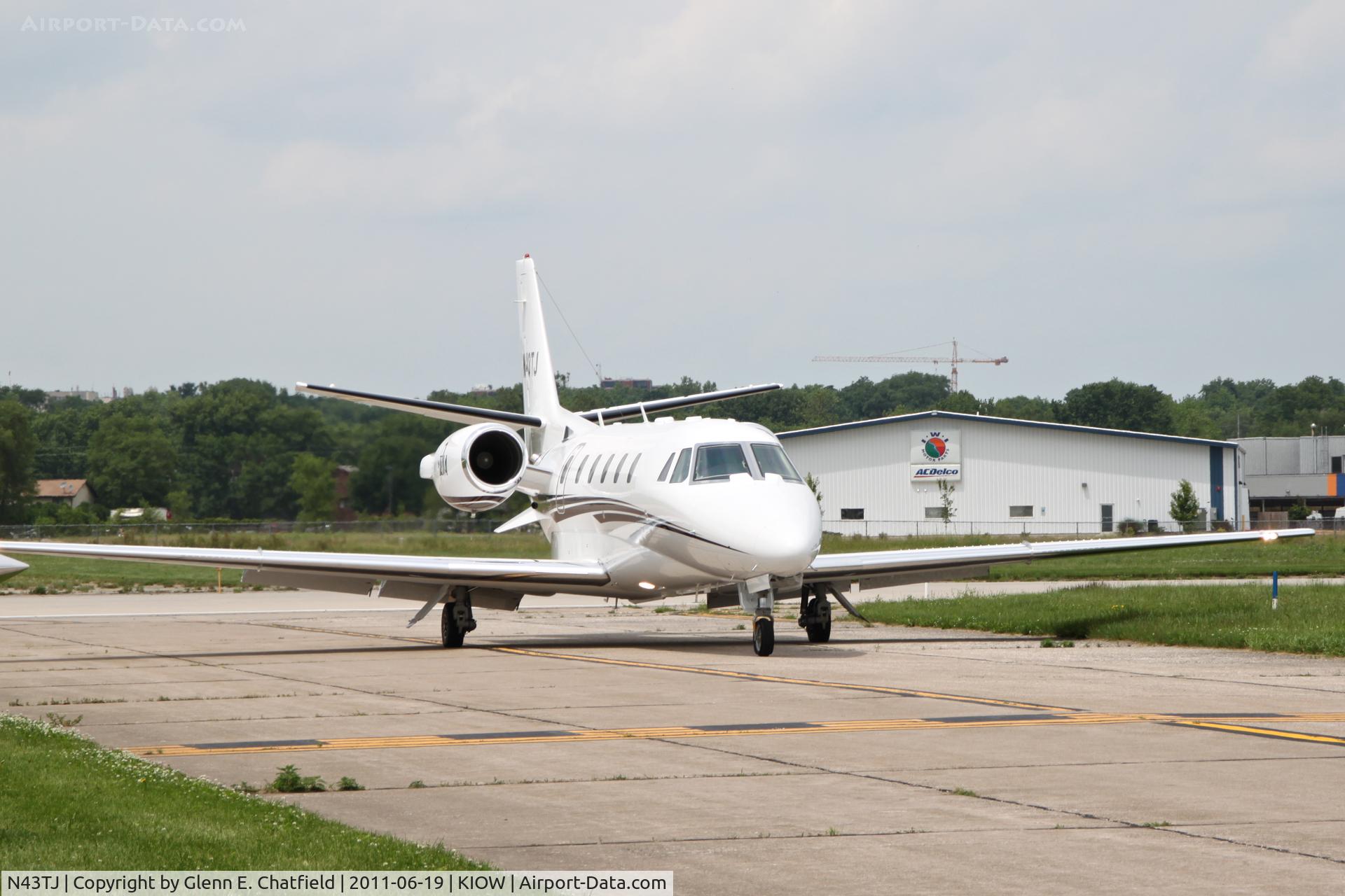 N43TJ, 2011 Cessna 560 Citation XLS+ C/N 560-6072, Taxiing into the ramp.