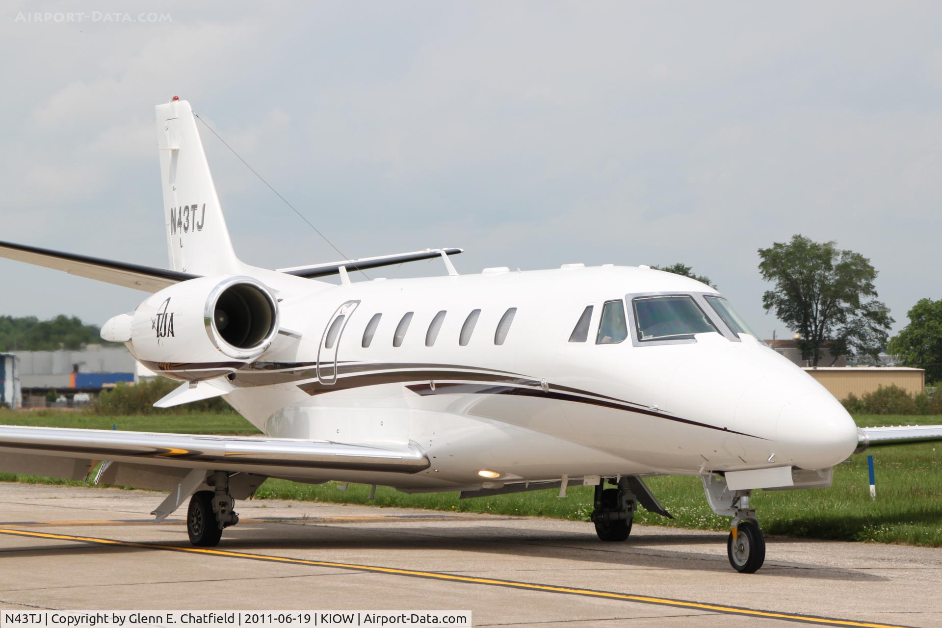 N43TJ, 2011 Cessna 560 Citation XLS+ C/N 560-6072, Taxiing into the ramp.
