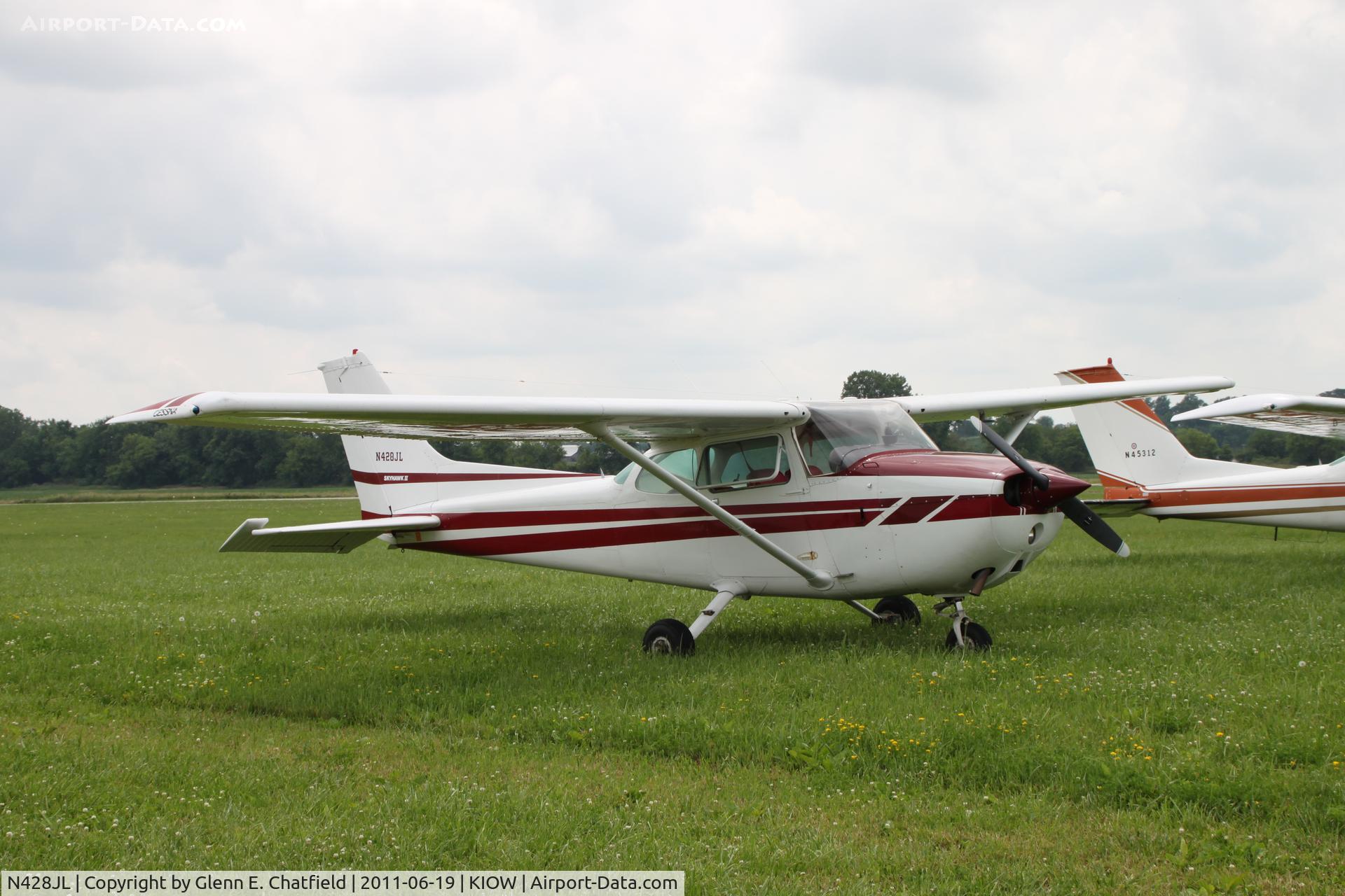 N428JL, 1978 Cessna 172N C/N 17271833, Parked in the grass