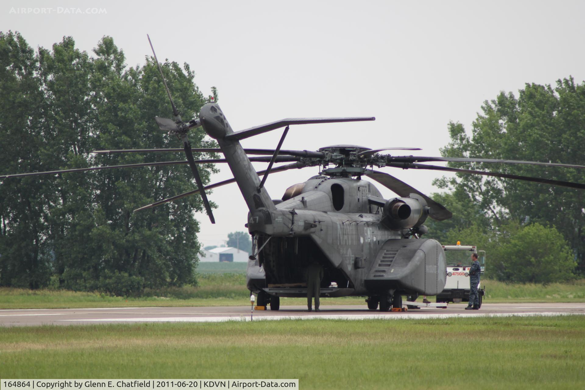 164864, Sikorsky MH-53E Sea Dragon C/N 65-620, Parked on runway the day after the air show.
