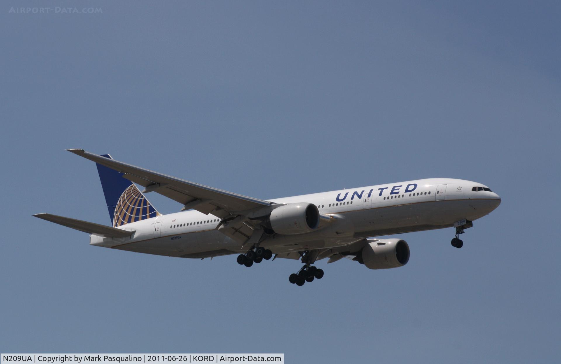 N209UA, 1999 Boeing 777-222 C/N 30215, Boeing 777-200