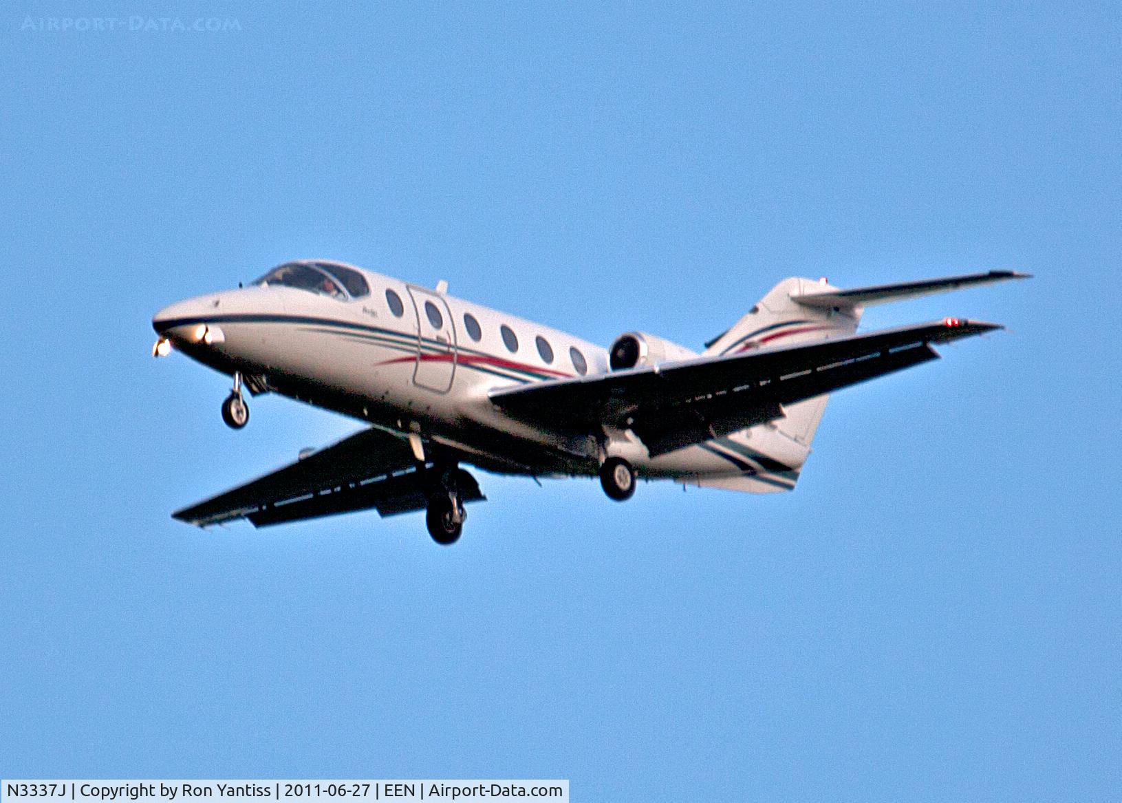 N3337J, 1997 Raytheon Aircraft Company 400A C/N RK-159, On approach to Keene, NH at 19:30 on 6/27/2011