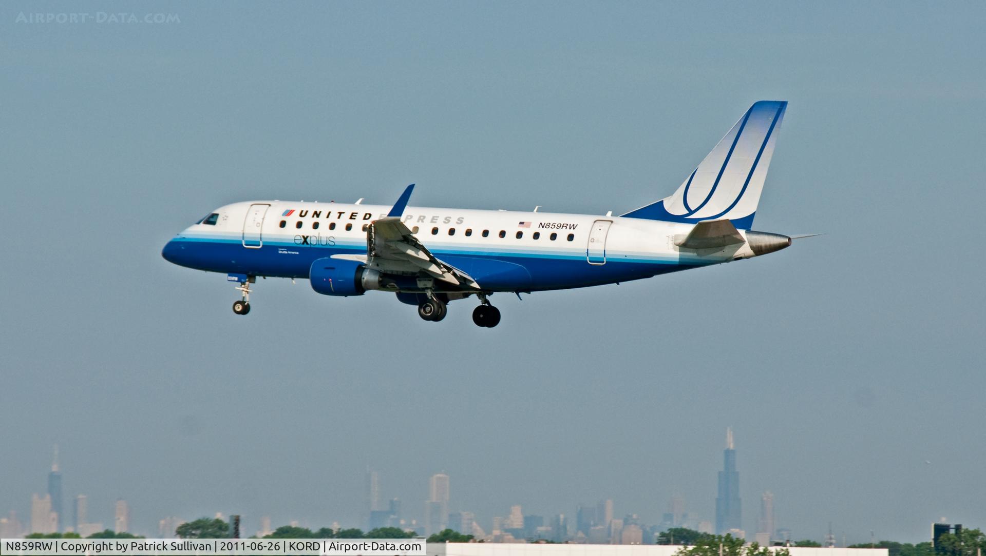 N859RW, 2005 Embraer 170SE (ERJ-170-100SE) C/N 17000082, Landing OHare 4R