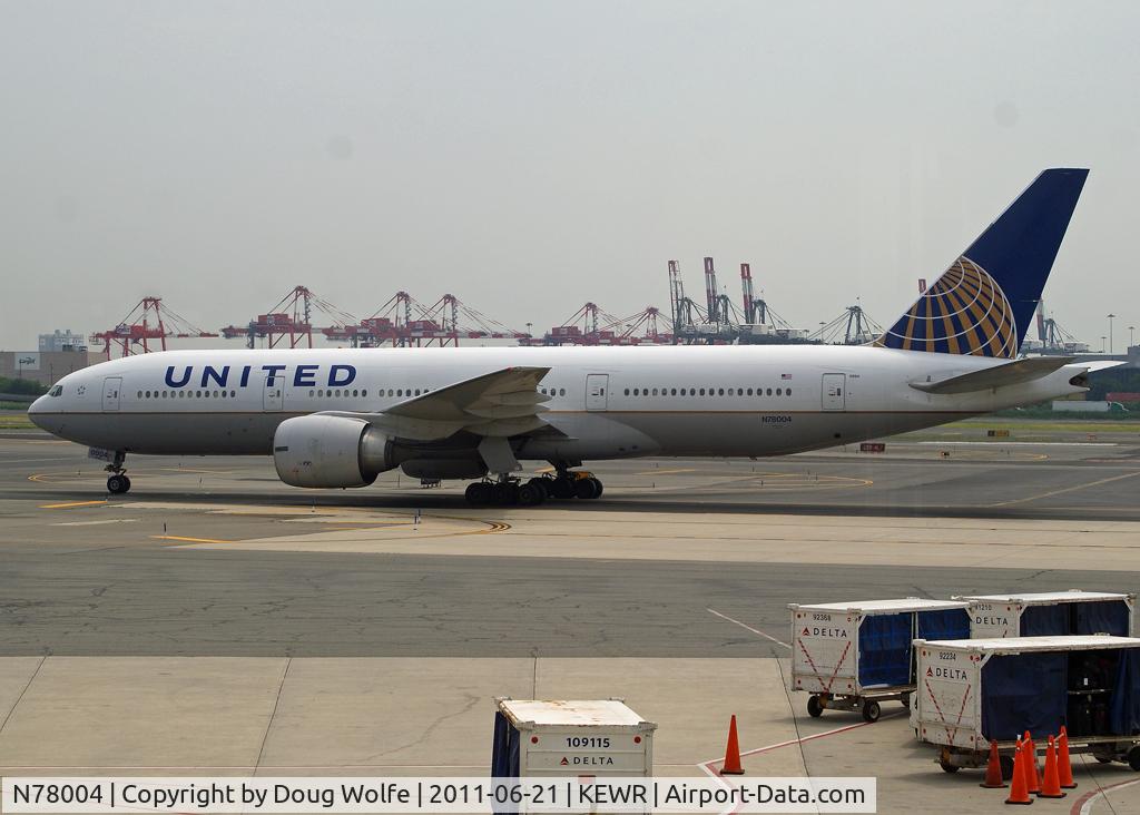 N78004, 1998 Boeing 777-224 C/N 27580, Heading to a runway for departure at Newark Liberty KEWR.