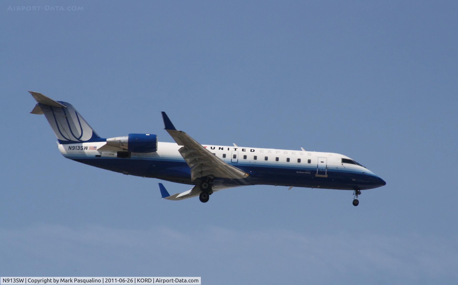 N913SW, 2001 Bombardier CRJ-200ER (CL-600-2B19) C/N 7597, CL-600-2B19