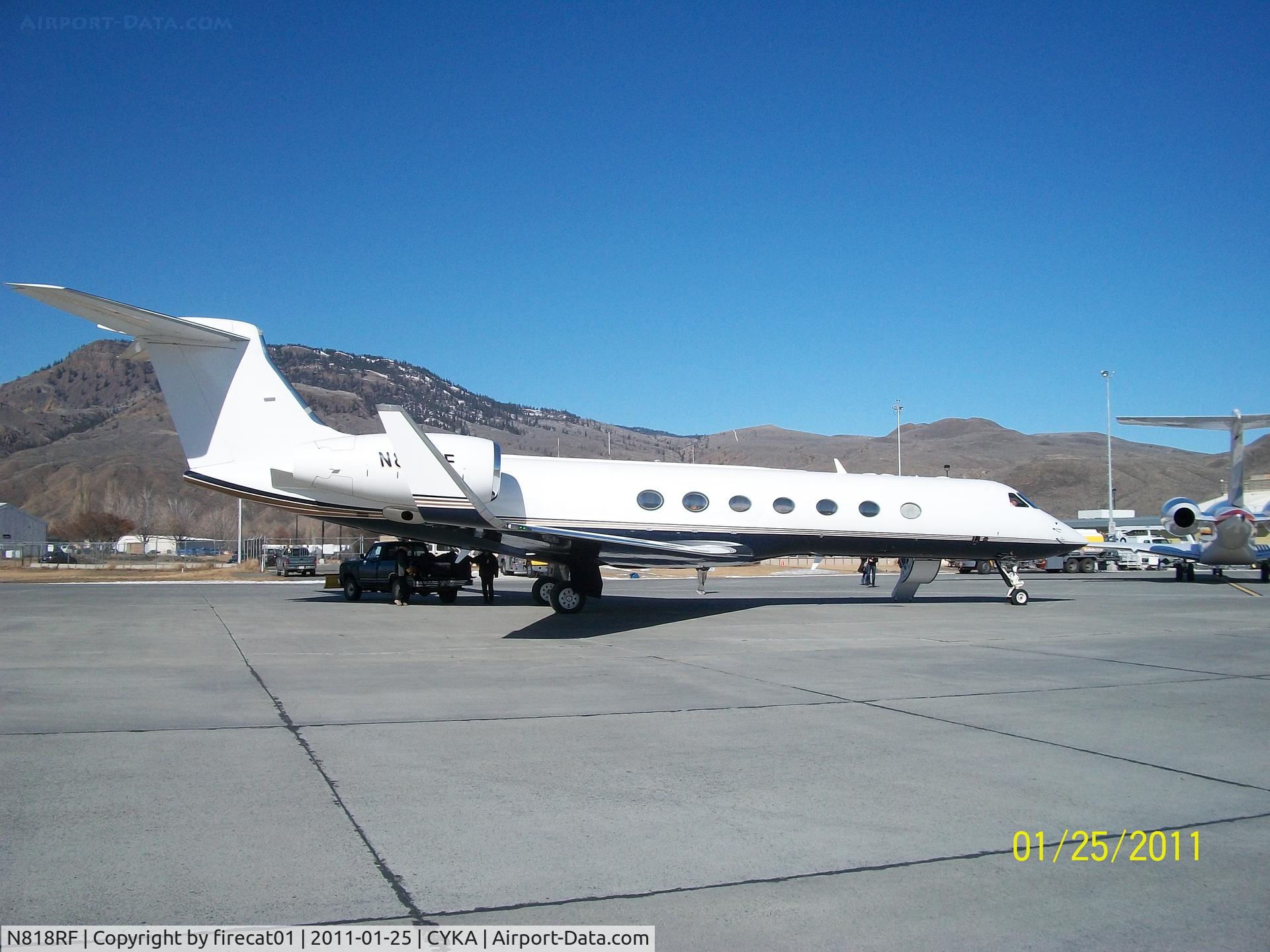 N818RF, 2003 Gulfstream Aerospace G-V C/N 5018, 2 friends meeting and combining 2 flights into 1.. next stop KSAT .. the GLX (OE-IBC) left later to same destination.