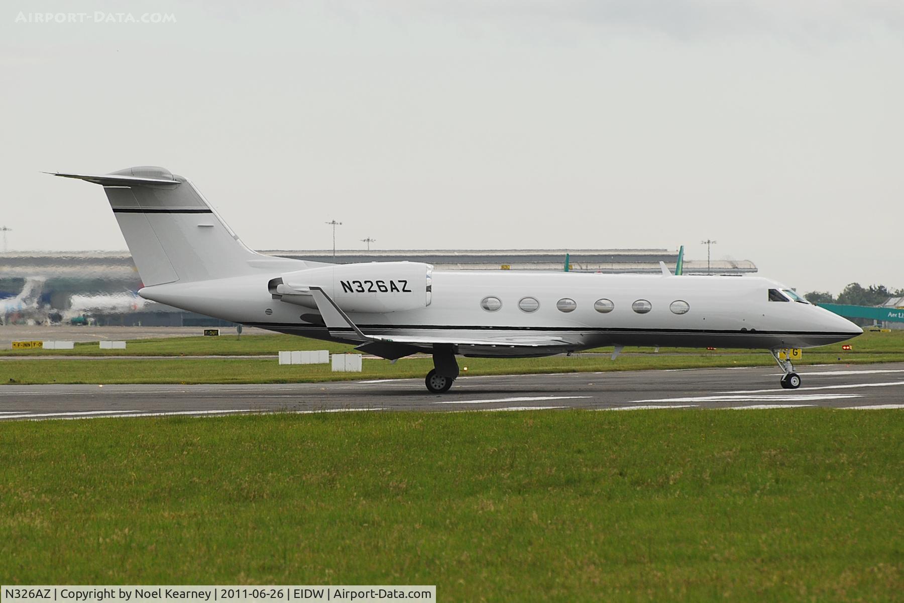 N326AZ, 1995 Gulfstream Aerospace G-IV C/N 1262, Lining up for departure off Rwy 16 at EIDW.
