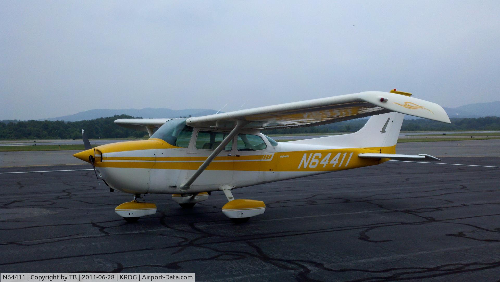 N64411, 1975 Cessna 172M C/N 17265209, N64411 on the RAMP @ KRDG