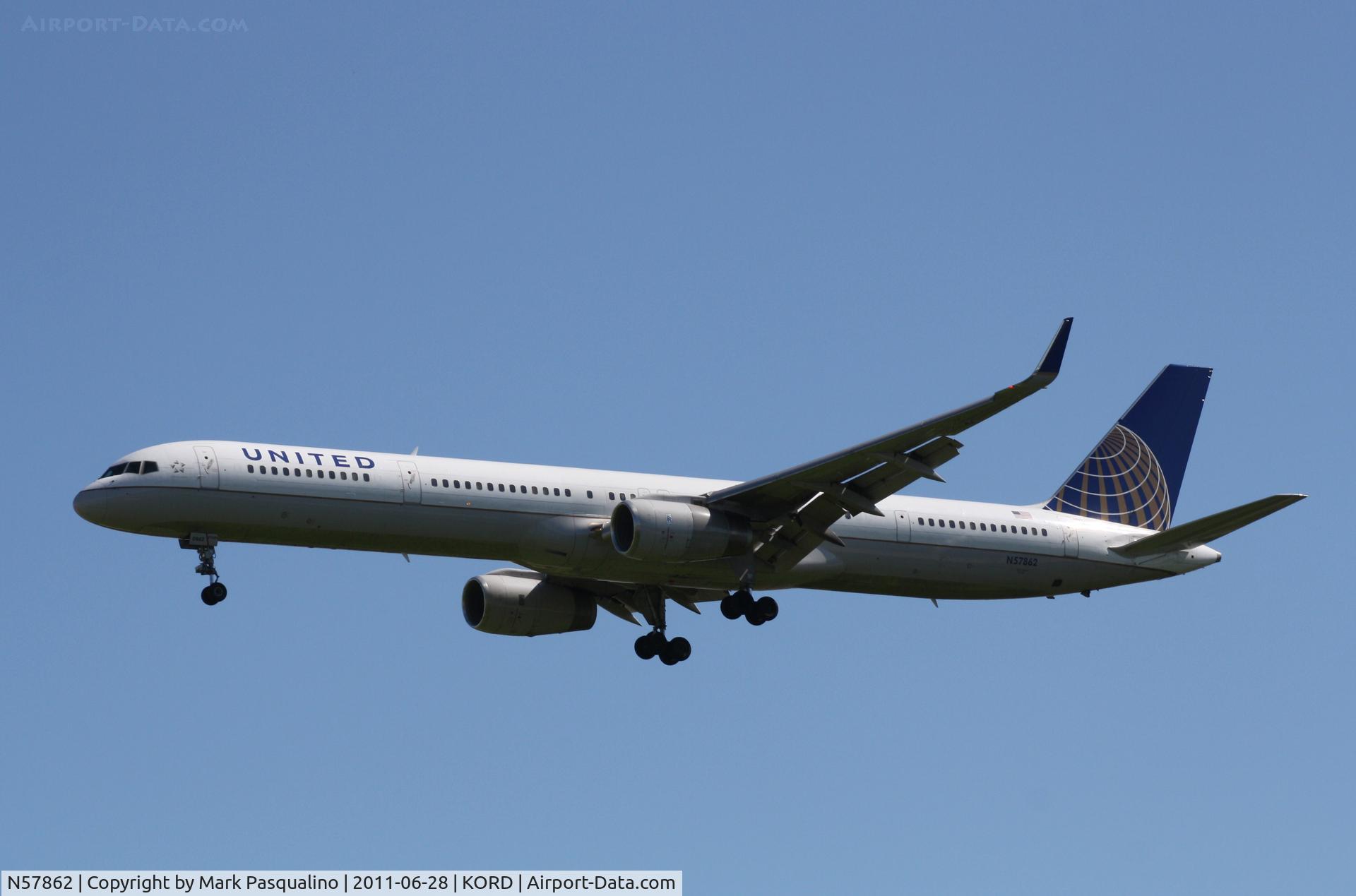 N57862, 2001 Boeing 757-33N C/N 32586, Boeing 757-300