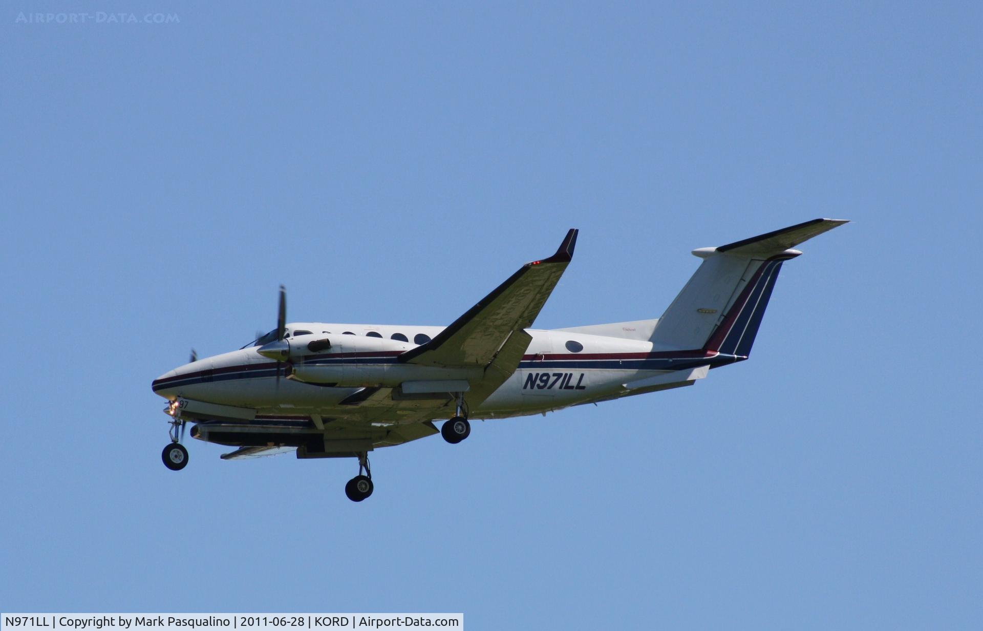 N971LL, 1999 Raytheon Aircraft Company B300 C/N FL-267, Beech 350