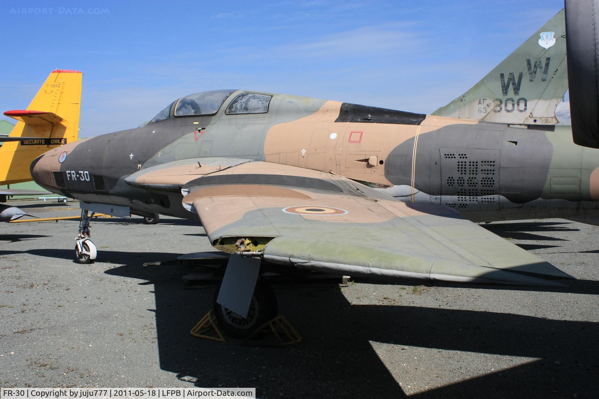 FR-30, Republic RF-84F Thunderflash C/N Not found (51-17015), now store at Le bourget