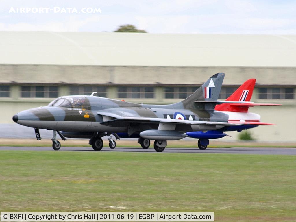 G-BXFI, 1955 Hawker Hunter T.7 C/N 41H-670818, Delta Jets Hunter T.7 on takeing off alongside G-ETPS