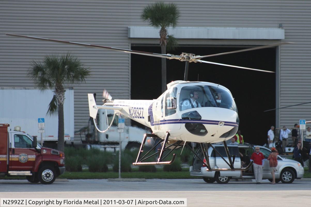N2992Z, 2009 Enstrom 480B C/N 5130, Enstrom 480B leaving Heliexpo Orlando