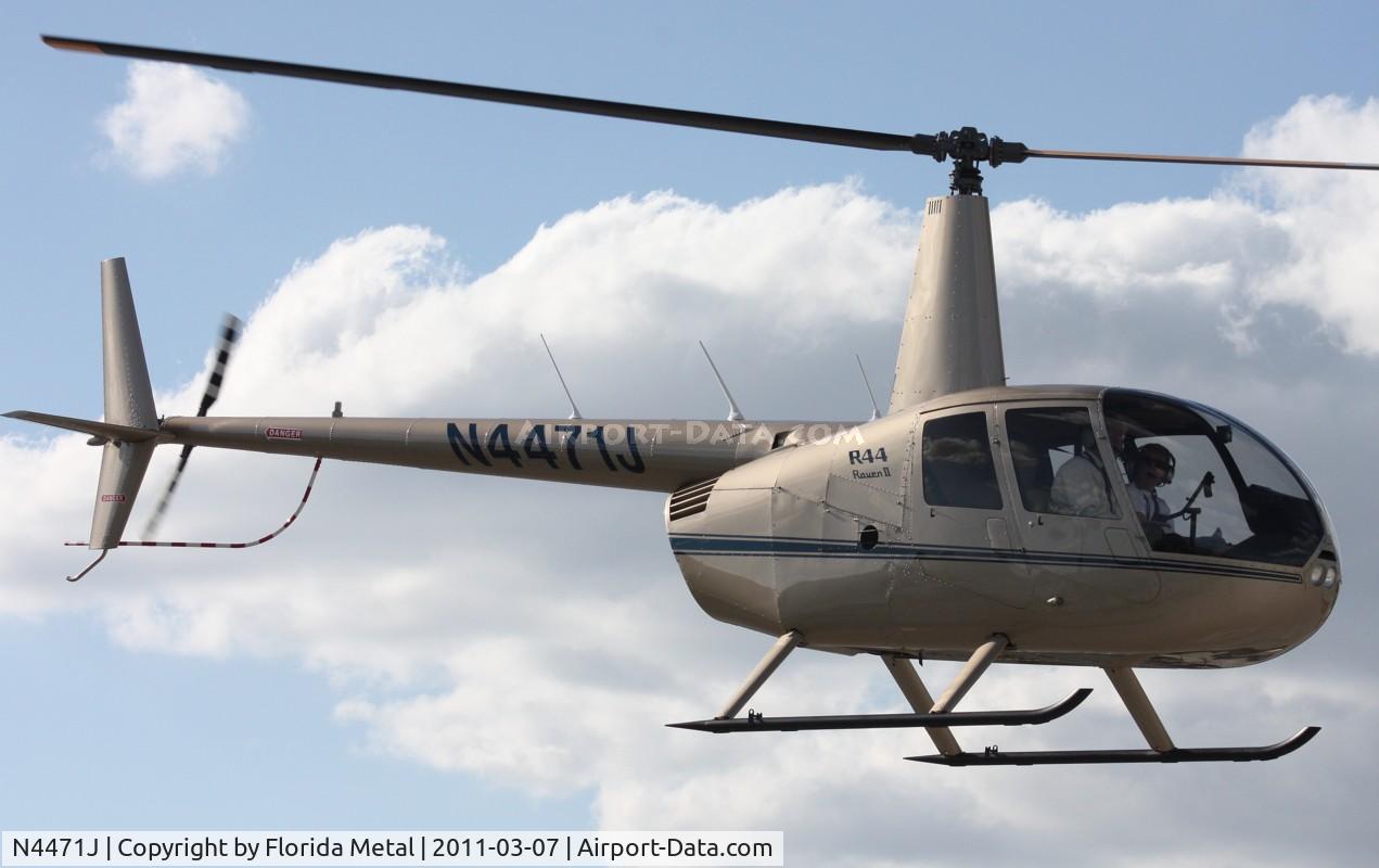 N4471J, Robinson R44 II C/N 13106, R44 leaving Heliexpo Orlando