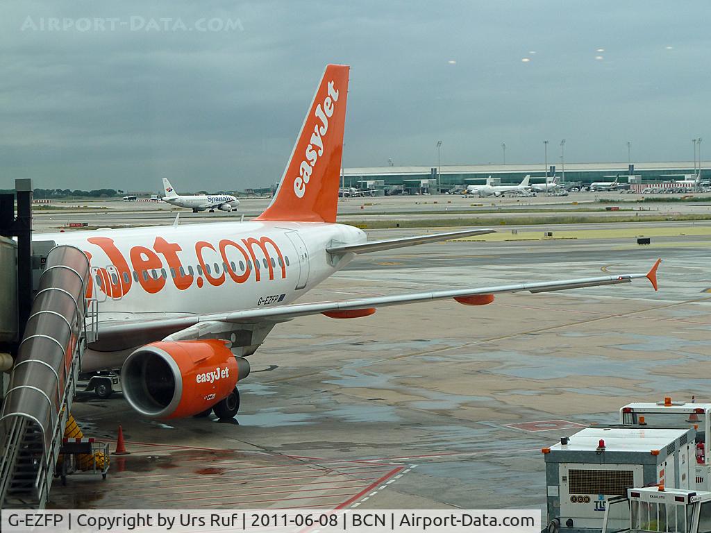 G-EZFP, 2009 Airbus A319-111 C/N 4087, at the gate