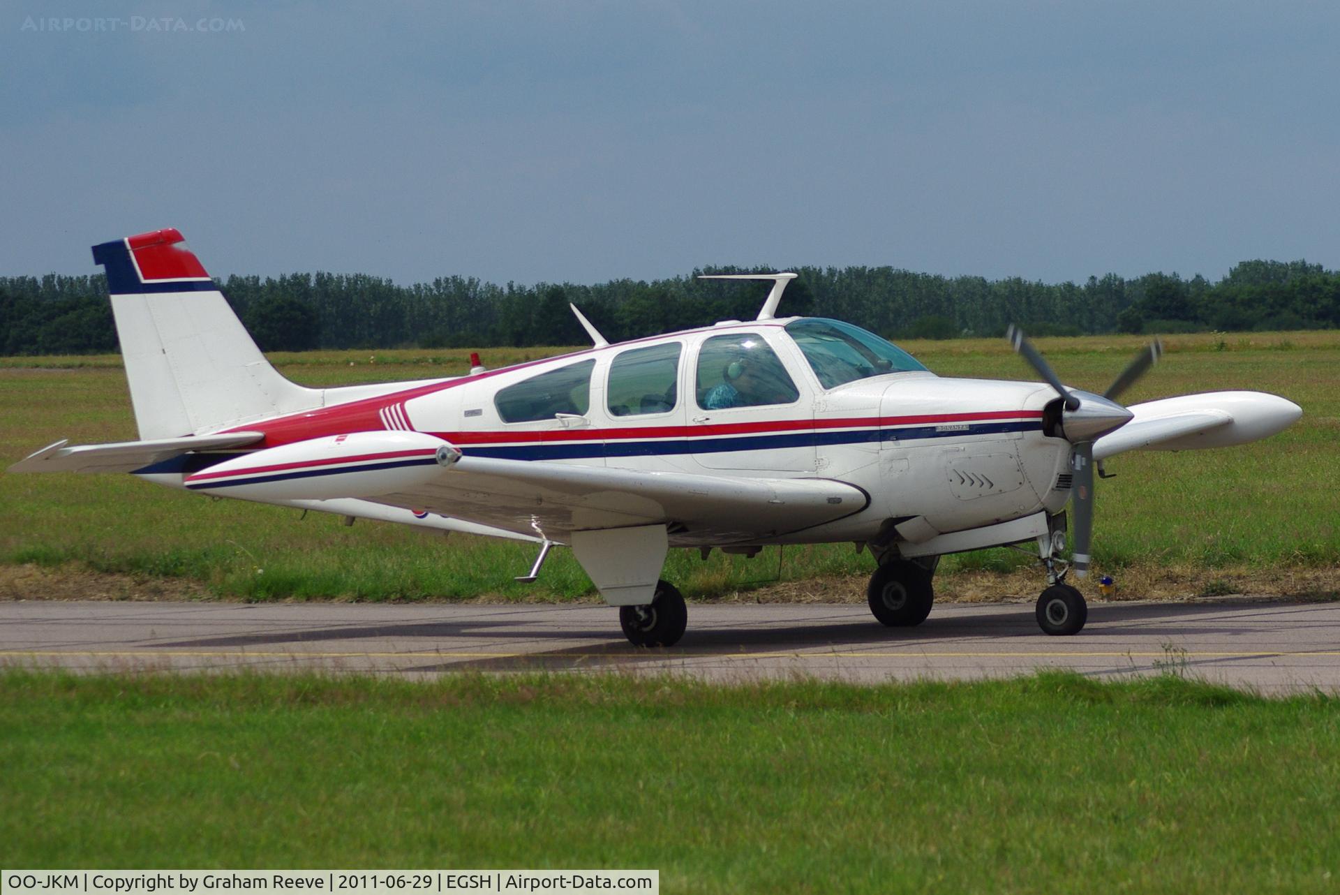 OO-JKM, 1974 Beech F33A Bonanza C/N CE487, About to depart.