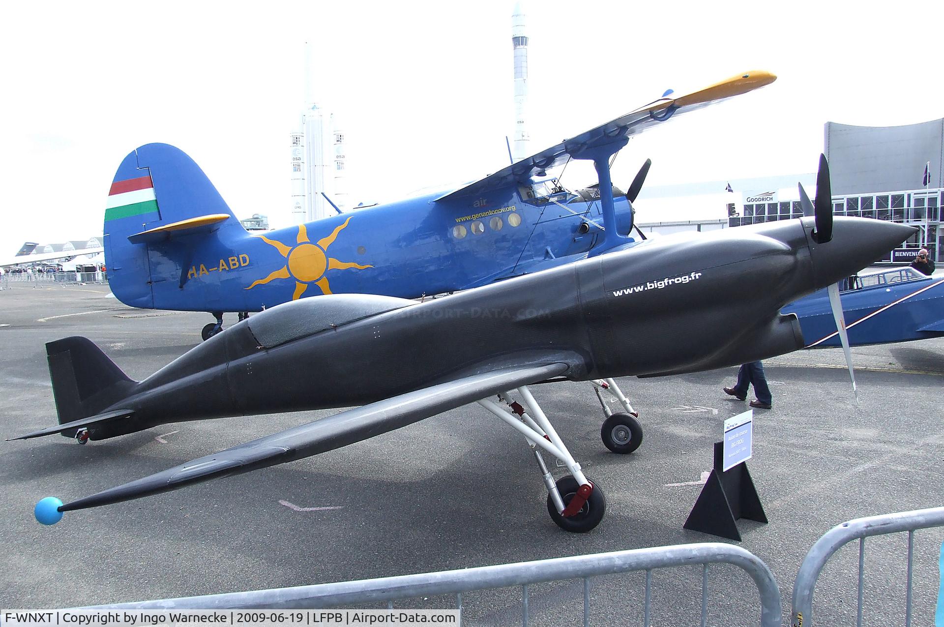 F-WNXT, 2010 MAS Events Nemesis NXT C/N 010, Nemesis NXT 'Big Frog' - still unfinished and unmarked - at the Aerosalon 2009, Paris