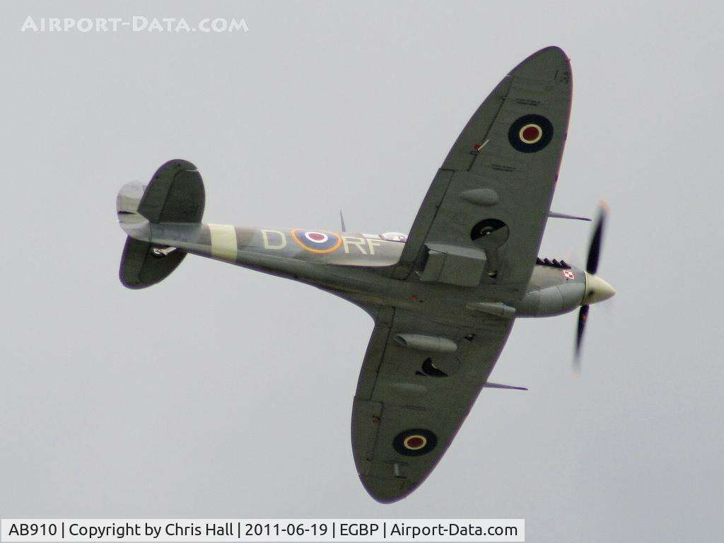 AB910, Supermarine 349 Spitfire LF.Vb C/N CBAF.1061, BBMF Spitfire displaying at the Cotswold Airshow 2011