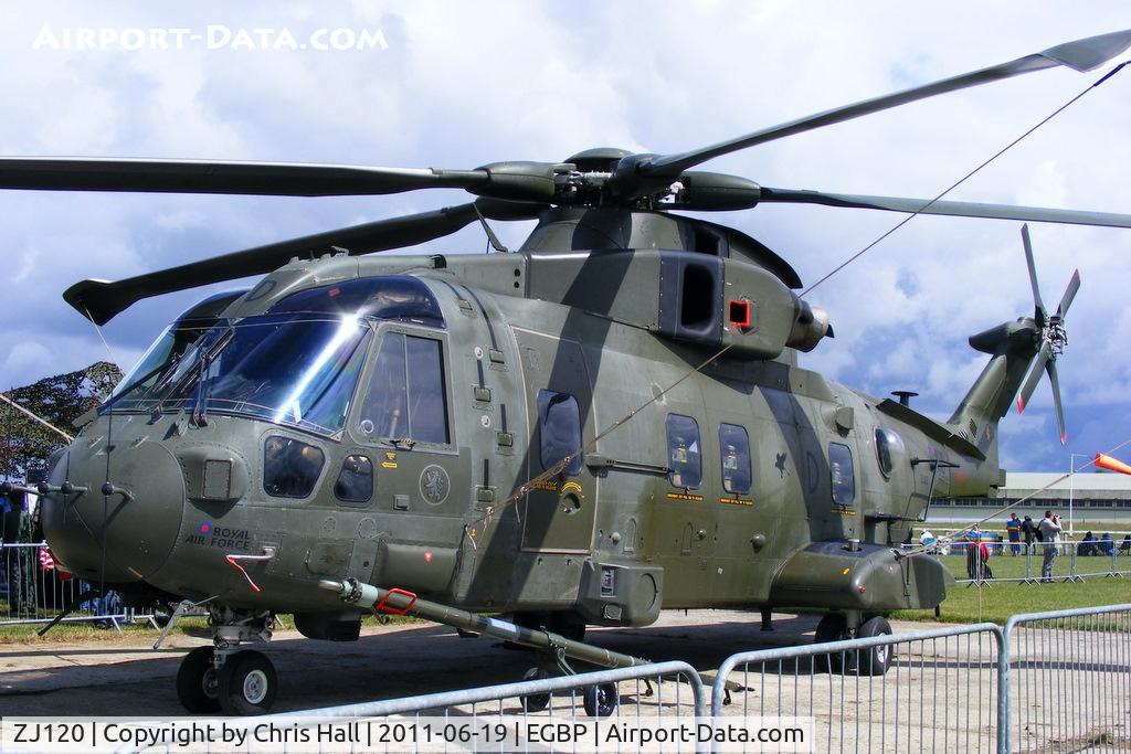 ZJ120, AgustaWestland EH-101 Merlin HC.4 C/N 50083/RAF04, on static display at the Cotswold Airshow