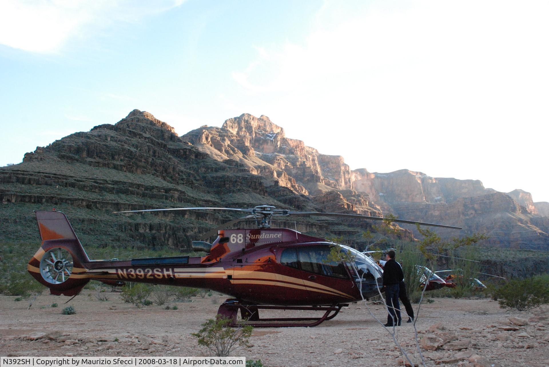 N392SH, 2005 Eurocopter EC-130B-4 (AS-350B-4) C/N 3922, Helicopter landed in pic nic area inside the Grand Canyon