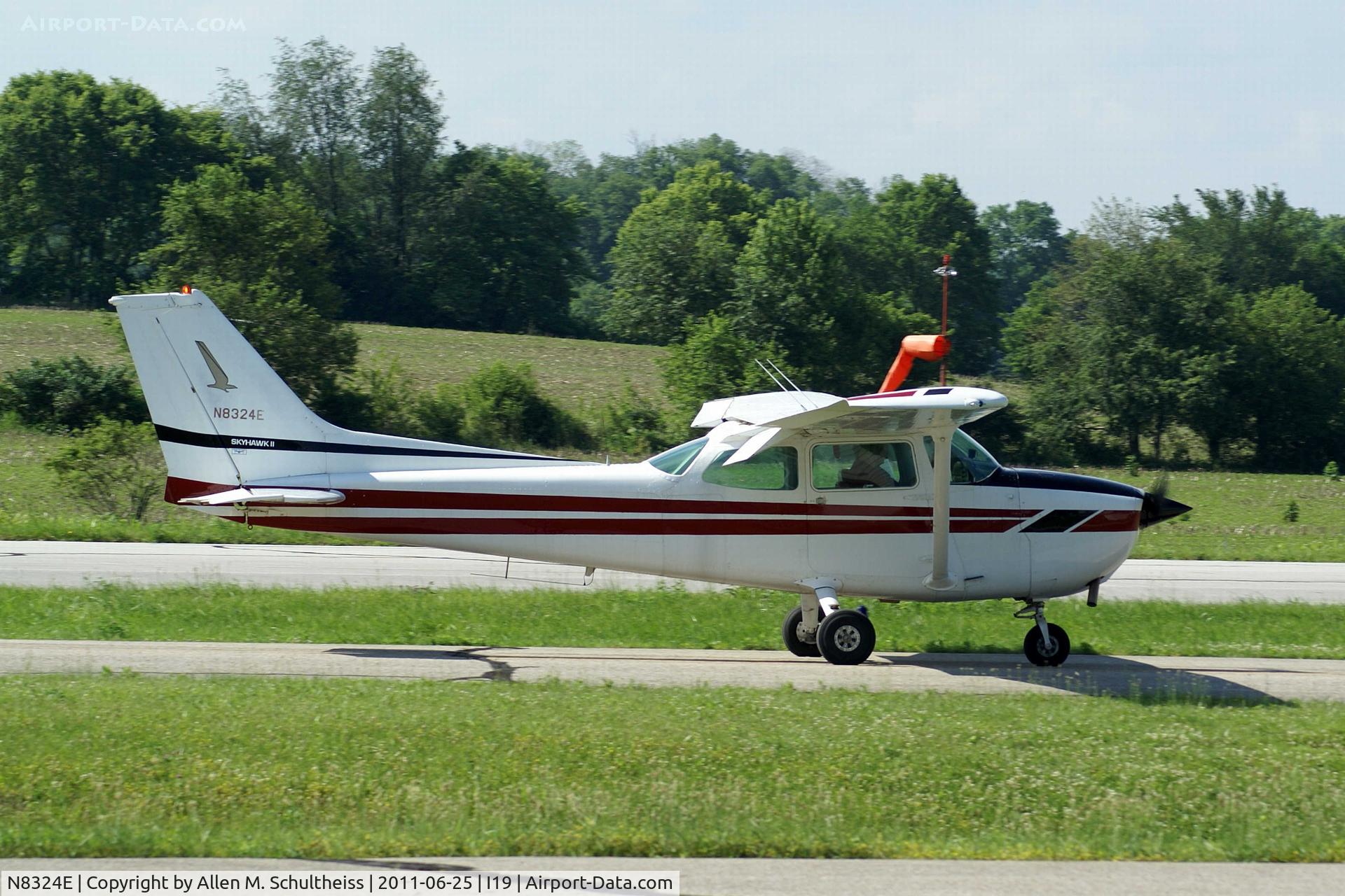 N8324E, 1979 Cessna 172N C/N 17272189, 1979 Cessna 172N