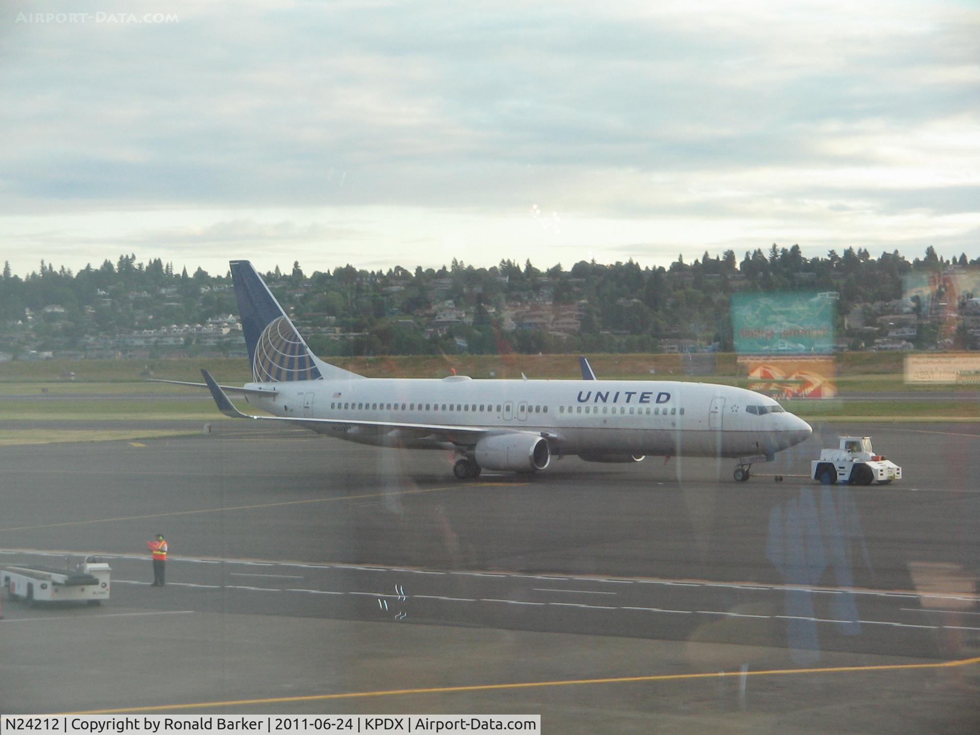 N24212, 1998 Boeing 737-824 C/N 28772, Portland