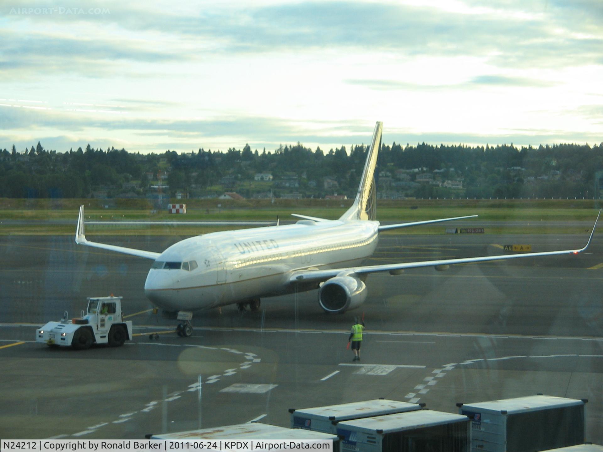 N24212, 1998 Boeing 737-824 C/N 28772, Portland