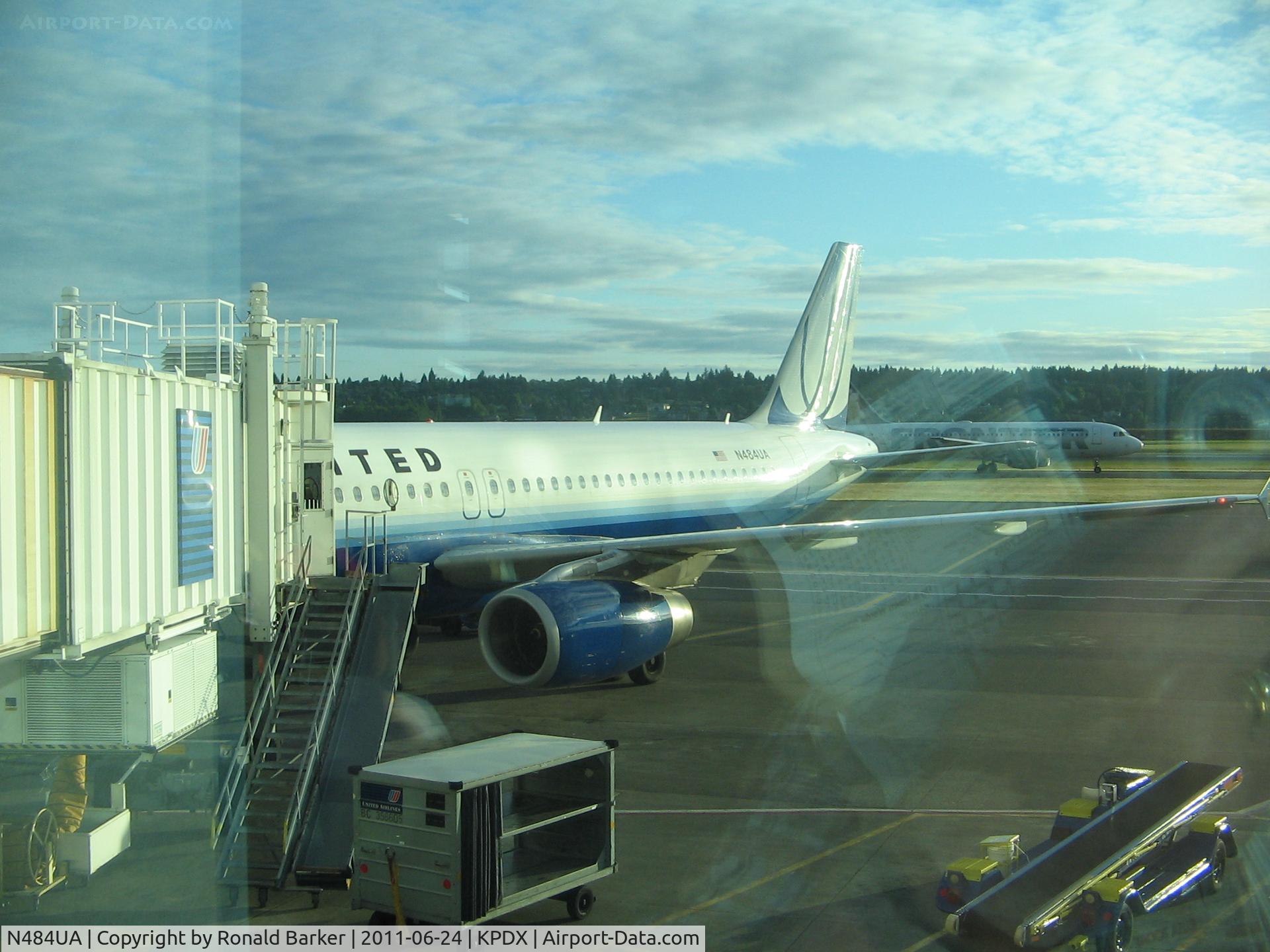 N484UA, 2001 Airbus A320-232 C/N 1609, Portland