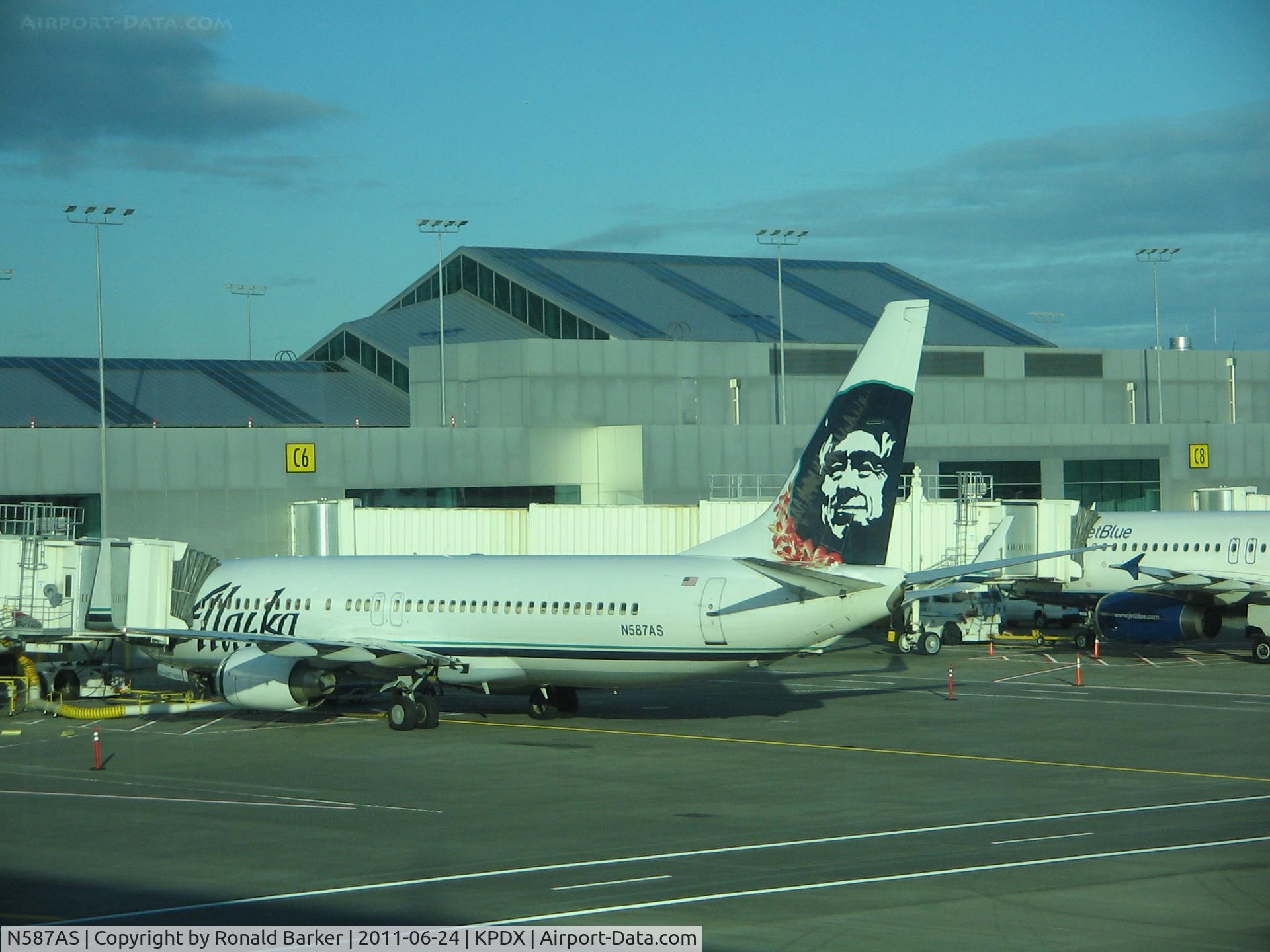 N587AS, 2007 Boeing 737-890 C/N 35684, Portland