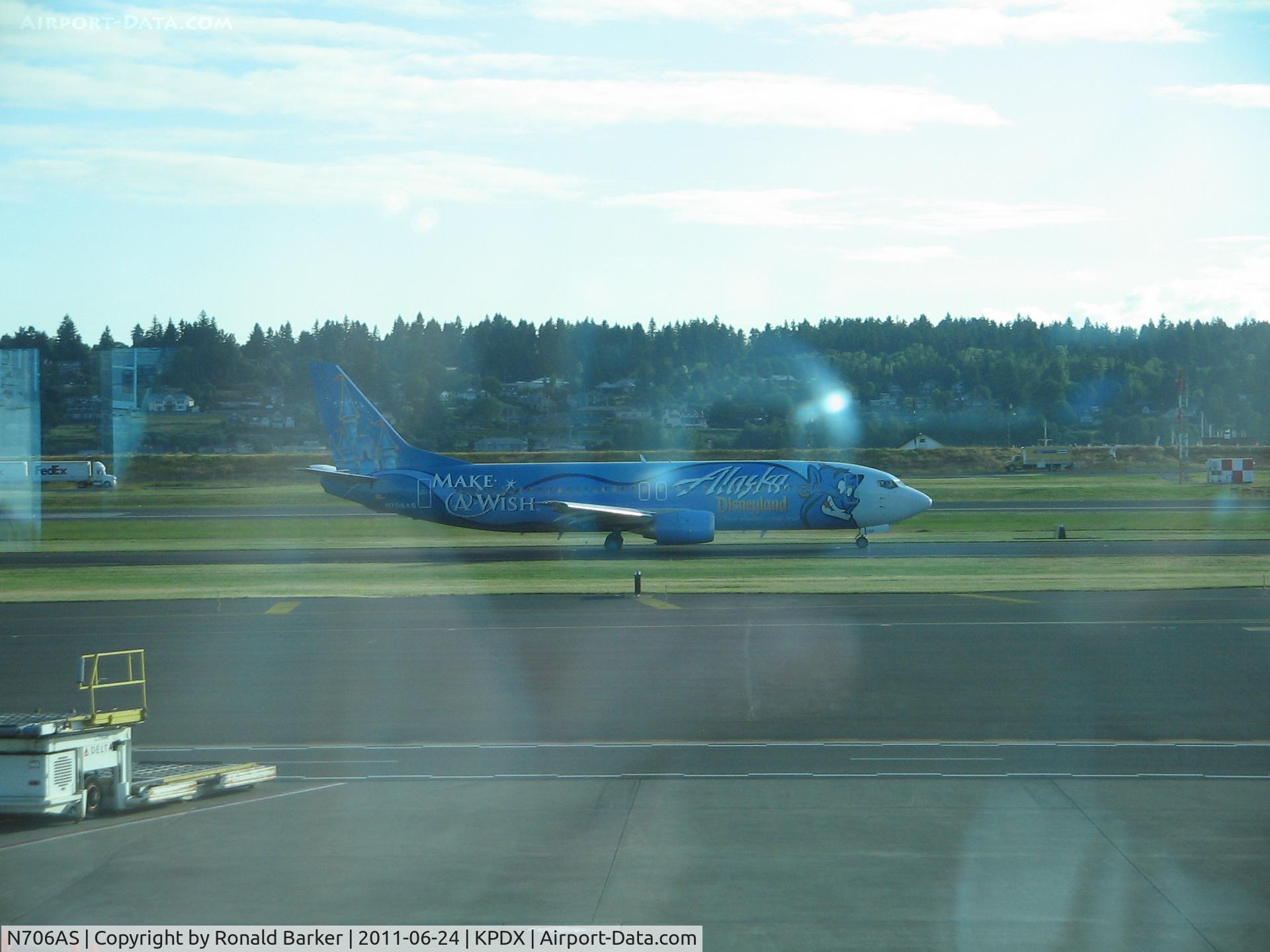 N706AS, 1998 Boeing 737-490 C/N 28894, Portland