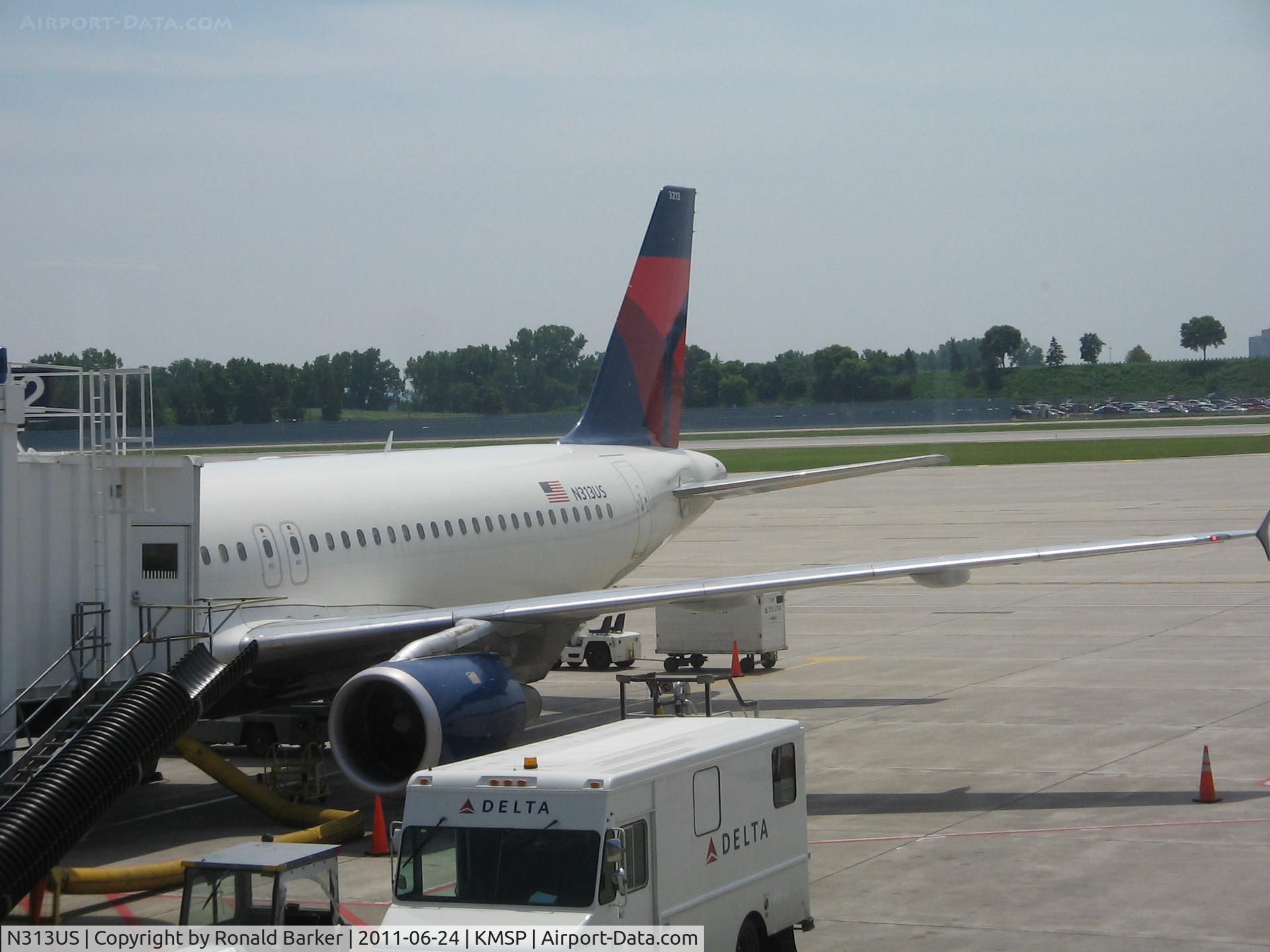 N313US, 1990 Airbus A320-211 C/N 153, MN-St Paul