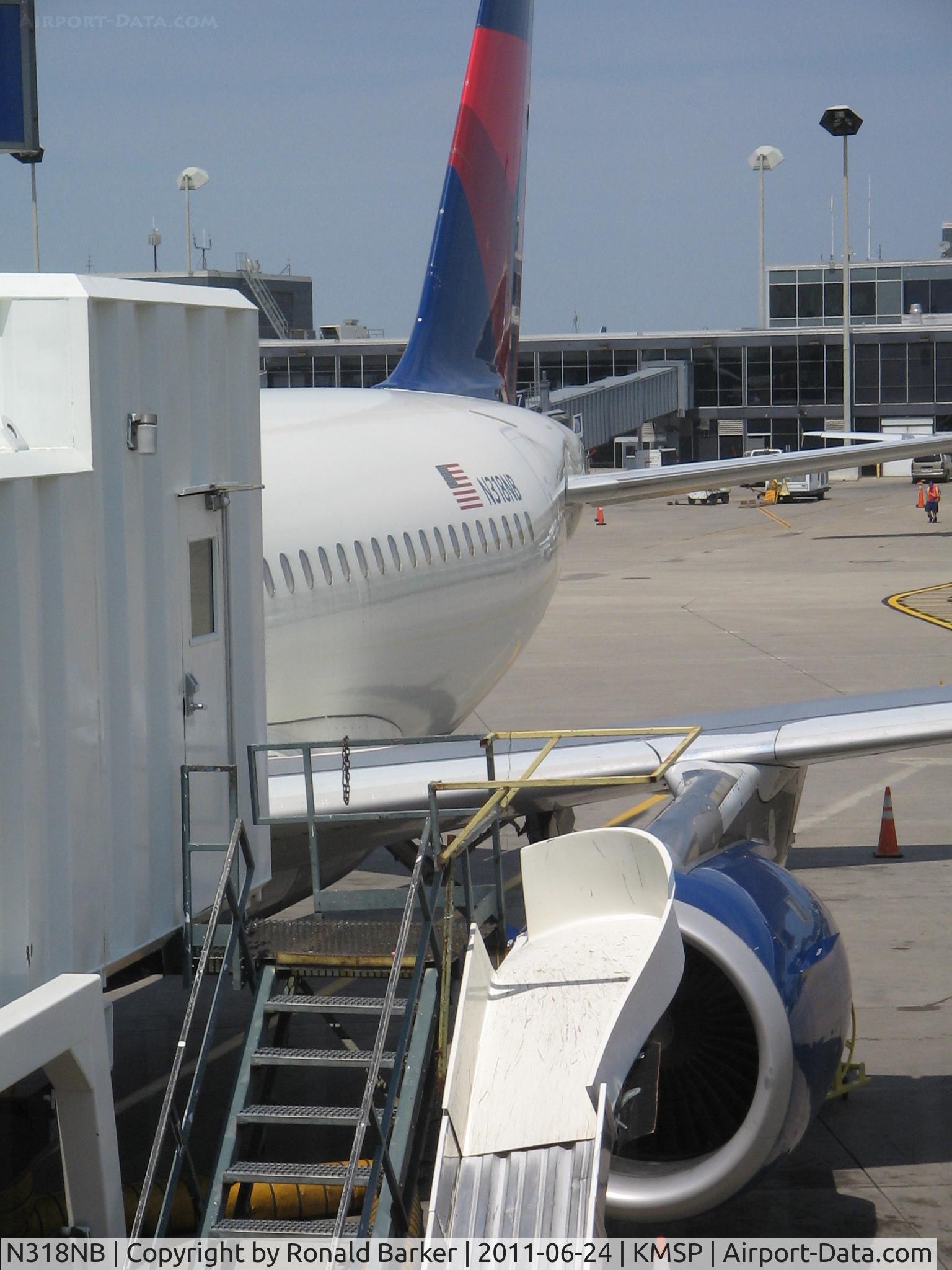 N318NB, 2000 Airbus A319-114 C/N 1325, MN-St Paul