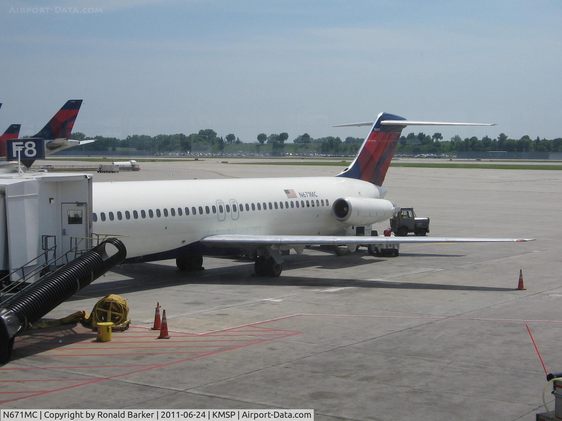 N671MC, 1976 Douglas DC-9-51 C/N 47660, MN-St Paul