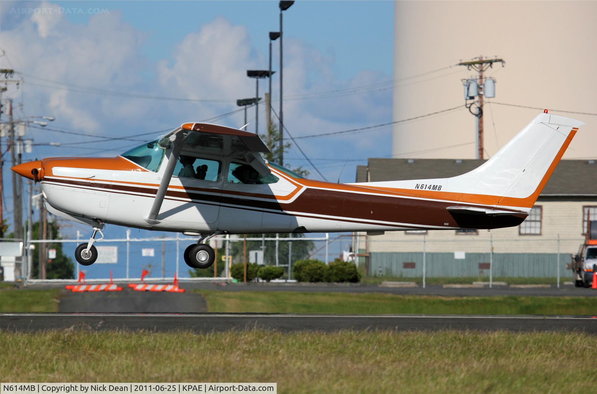N614MB, 1978 Cessna R182 Skylane RG C/N R18200169, KPAE/PAE