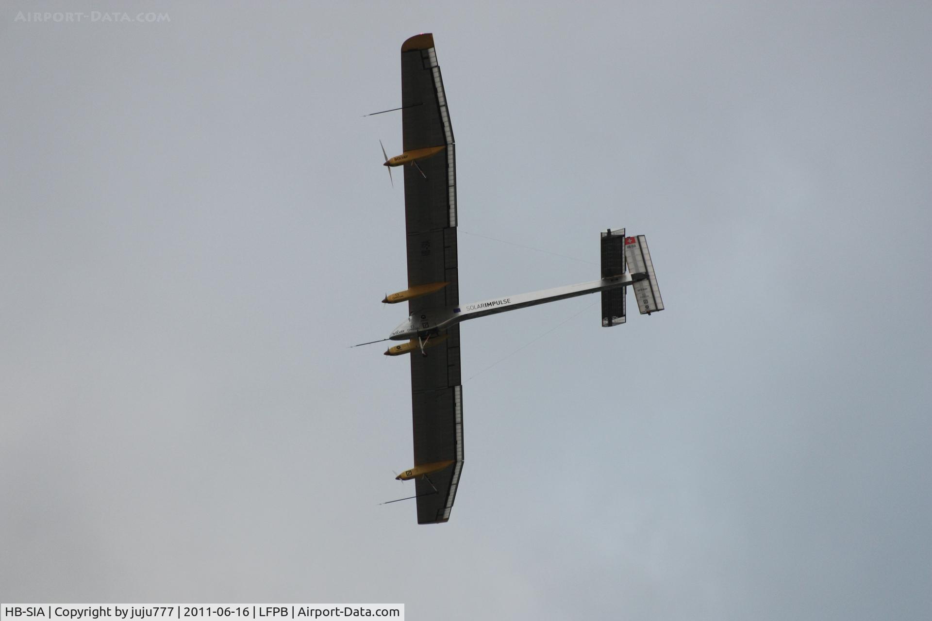 HB-SIA, 2009 Solar Impulse S10 C/N 001, on transit at Le Bourget for SIAE 2011