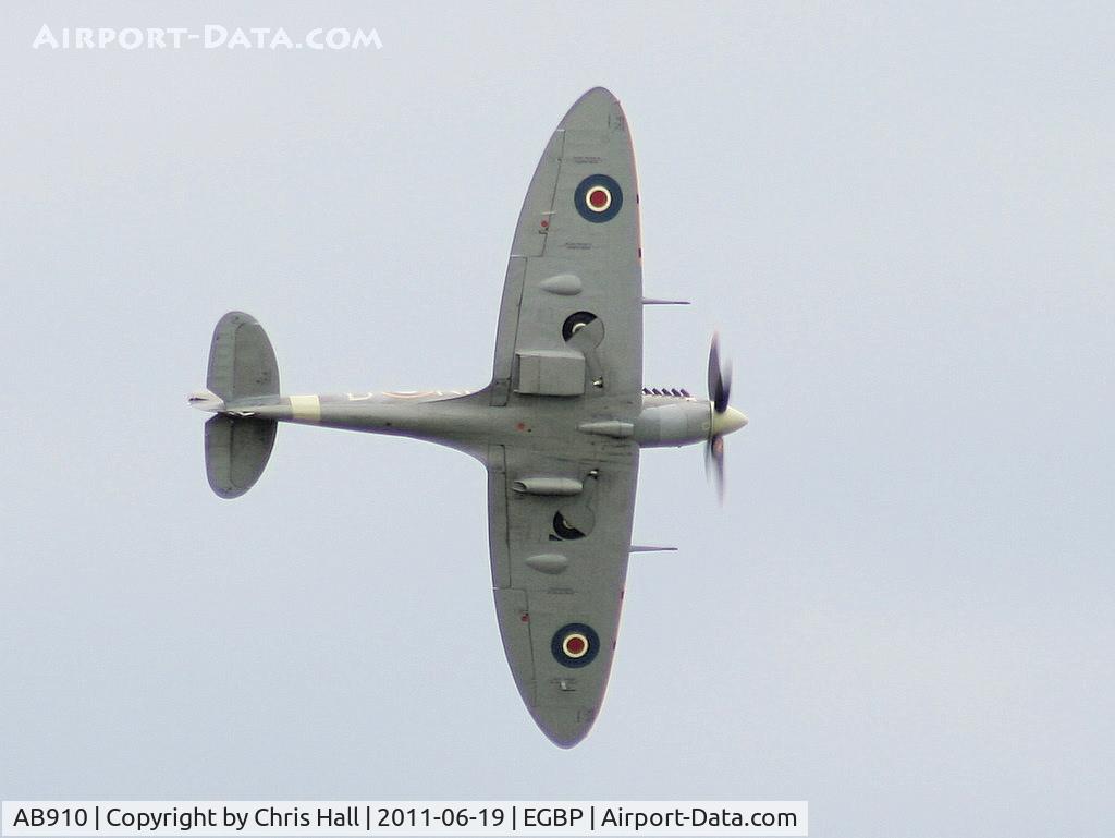 AB910, Supermarine 349 Spitfire LF.Vb C/N CBAF.1061, BBMF Spitfire displaying at the Cotswold Airshow 2011