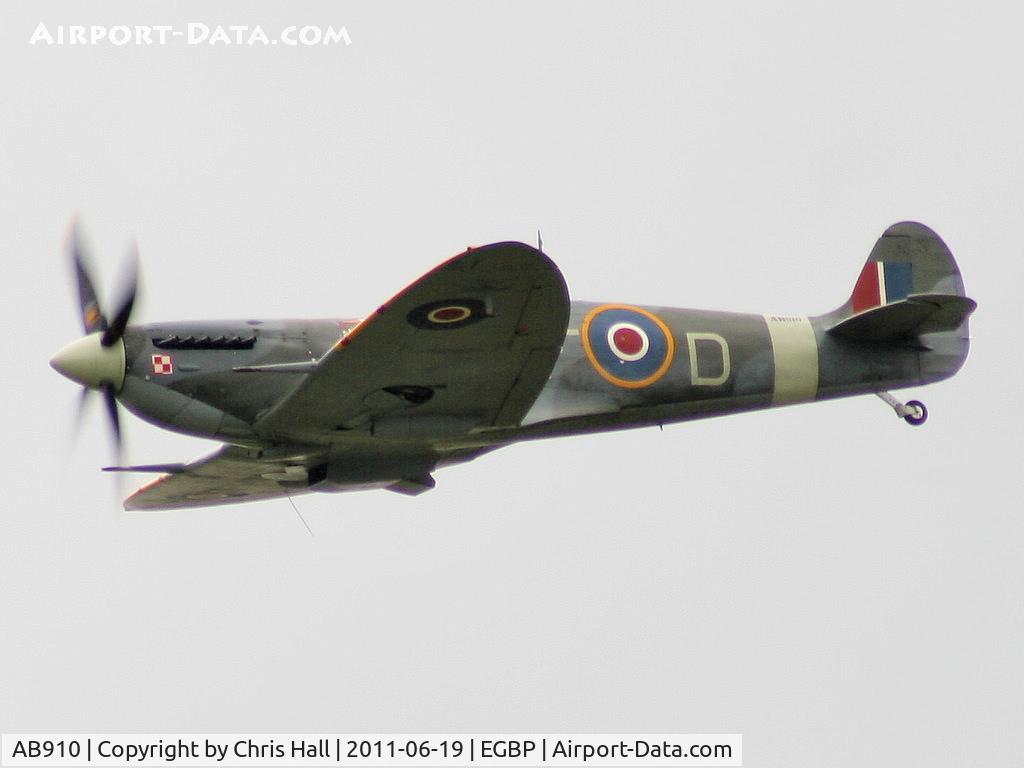 AB910, Supermarine 349 Spitfire LF.Vb C/N CBAF.1061, BBMF Spitfire displaying at the Cotswold Airshow 2011