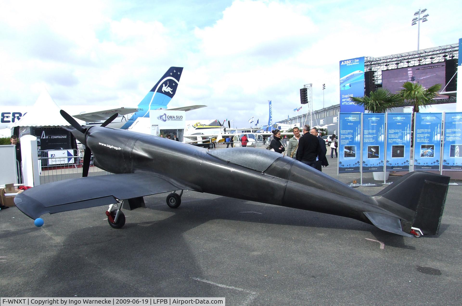 F-WNXT, 2010 MAS Events Nemesis NXT C/N 010, Nemesis NXT 'Big Frog' - still unfinished and unmarked - at the Aerosalon 2009, Paris