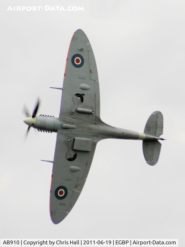 AB910, Supermarine 349 Spitfire LF.Vb C/N CBAF.1061, BBMF Spitfire displaying at the Cotswold Airshow 2011