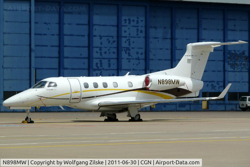 N898MW, 2011 Embraer EMB-505 Phenom 300 C/N 50500048, visitor