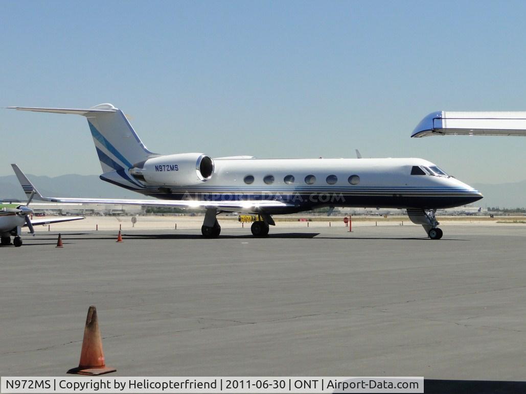 N972MS, 1996 Gulfstream Aerospace G-IV C/N 1285, Engines running and waiting
