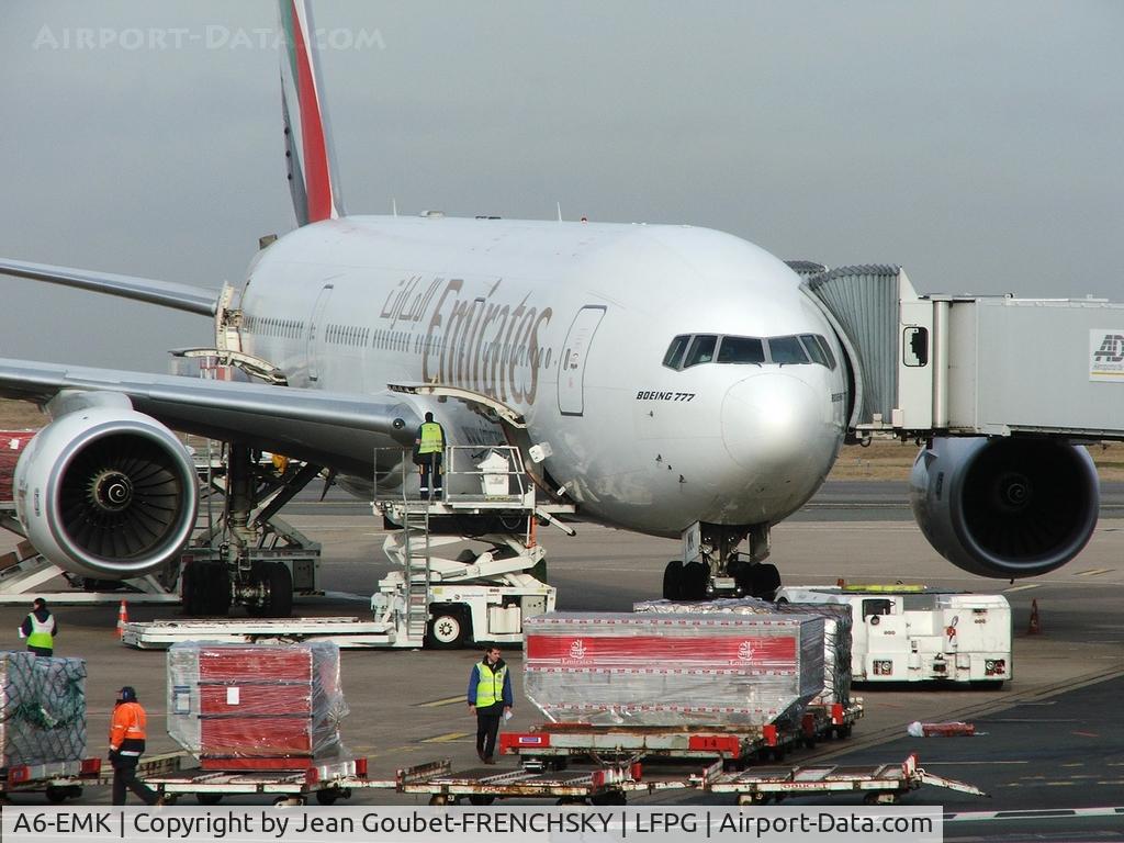 A6-EMK, 1998 Boeing 777-21H/ER C/N 29324, CDG T1