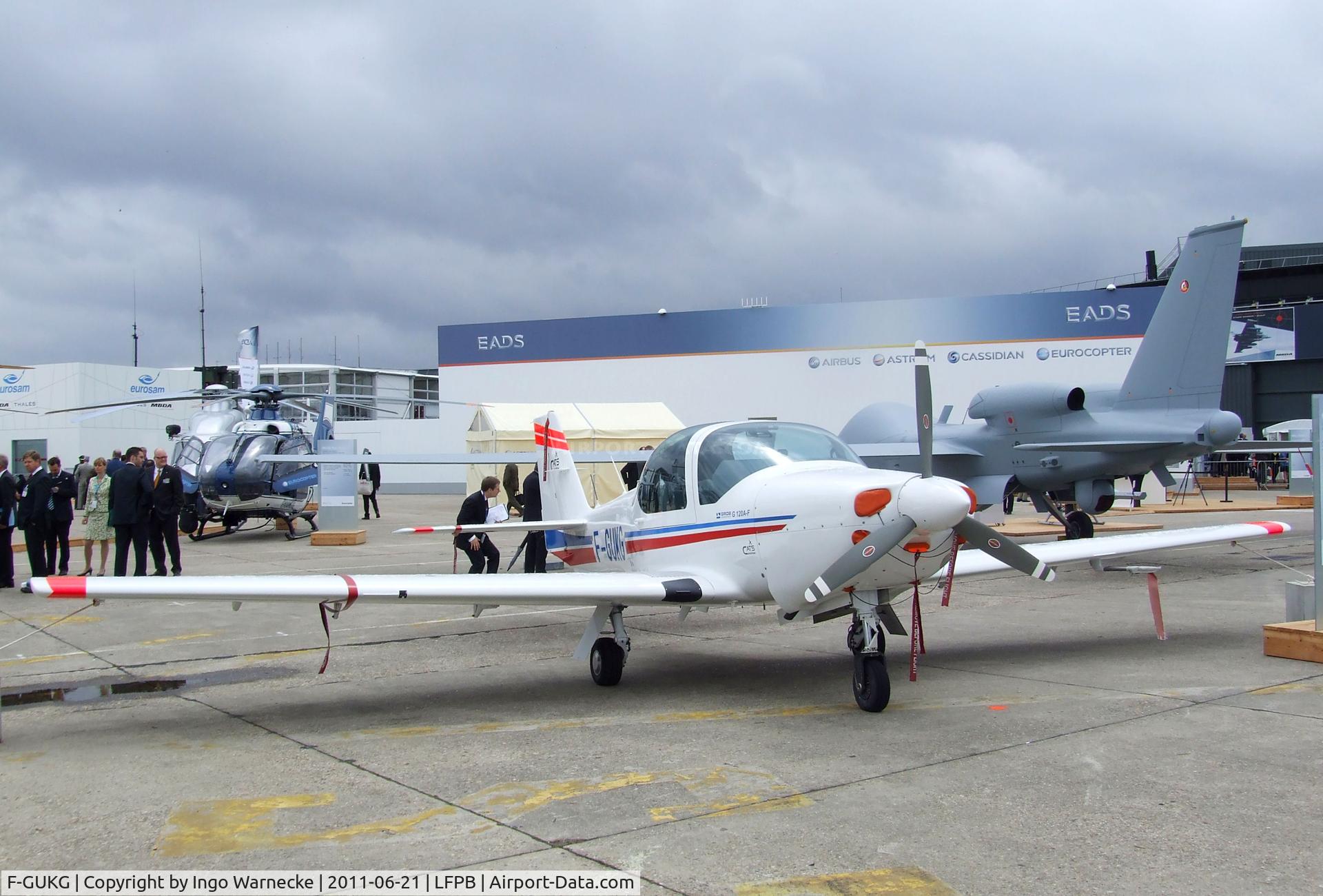 F-GUKG, Grob G-120A-F C/N 85041, Grob G.120A-F at the Aerosalon 2011, Paris