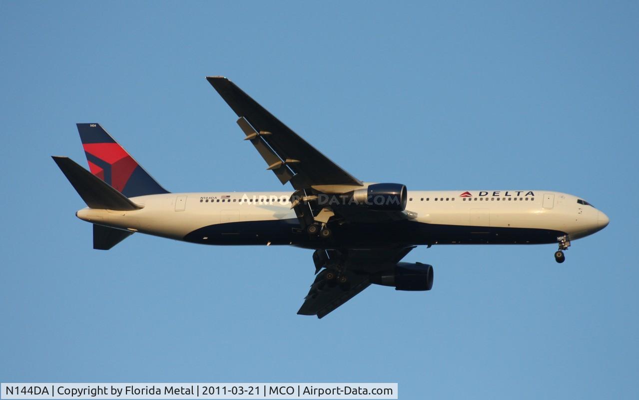 N144DA, 1999 Boeing 767-332 C/N 27584, Delta 767-300
