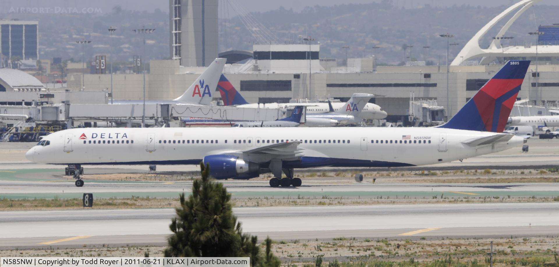 N585NW, 2002 Boeing 757-351 C/N 32985, Arriving at LAX